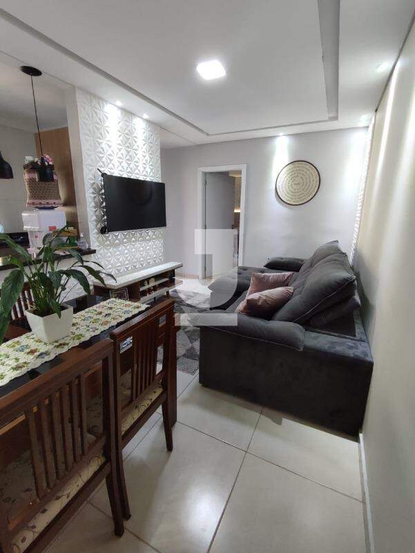 Casa à venda com 3 quartos, 114m² - Foto 2