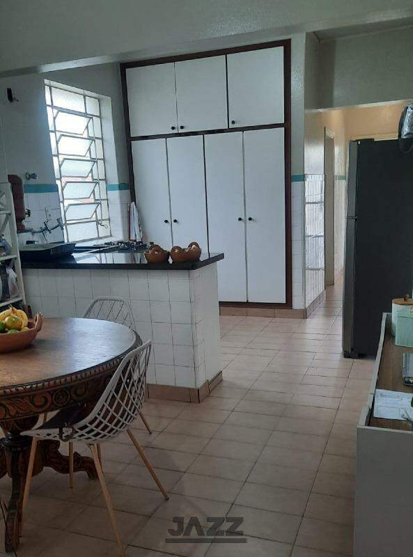 Casa à venda com 3 quartos, 157m² - Foto 1