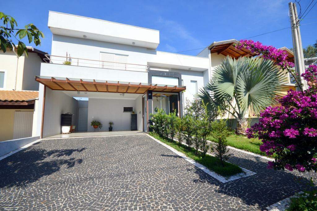 Casa de Condomínio à venda com 3 quartos, 300m² - Foto 1