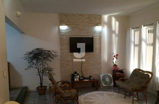 Casa à venda com 3 quartos, 208m² - Foto 2