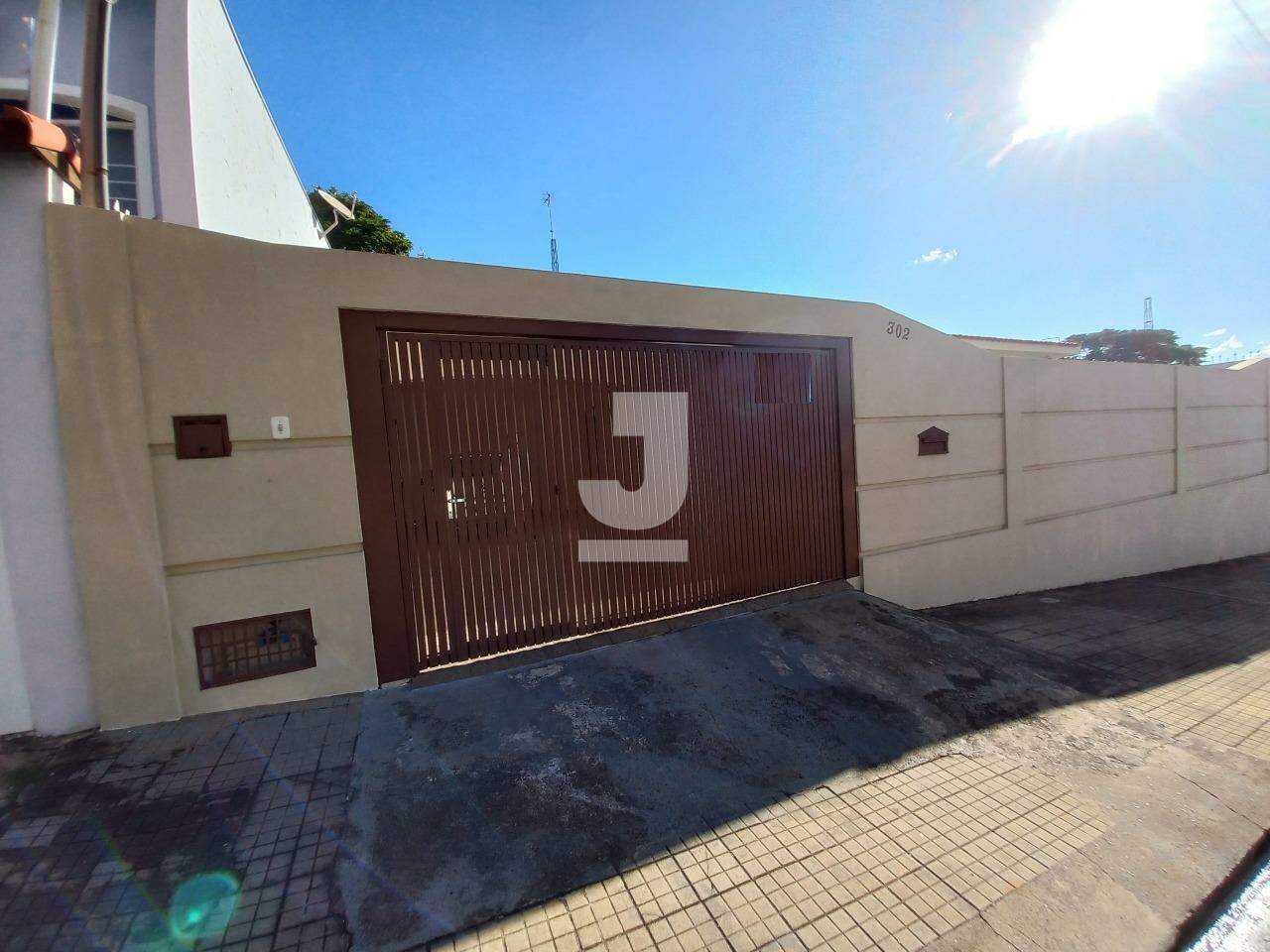 Casa à venda com 3 quartos, 200m² - Foto 2