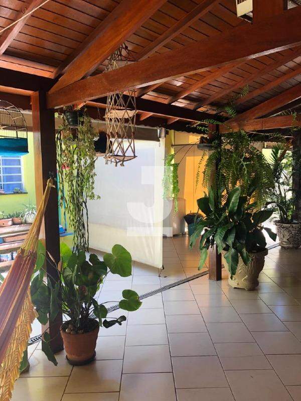 Casa à venda com 3 quartos, 200m² - Foto 16