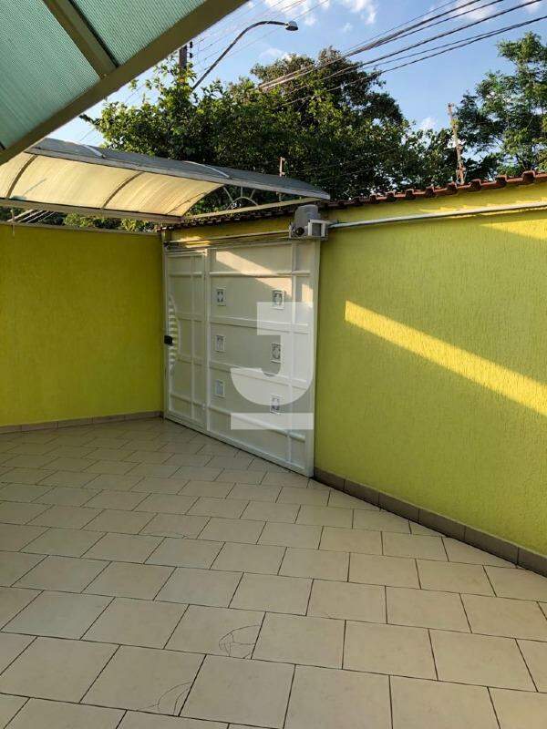 Casa à venda com 3 quartos, 200m² - Foto 18