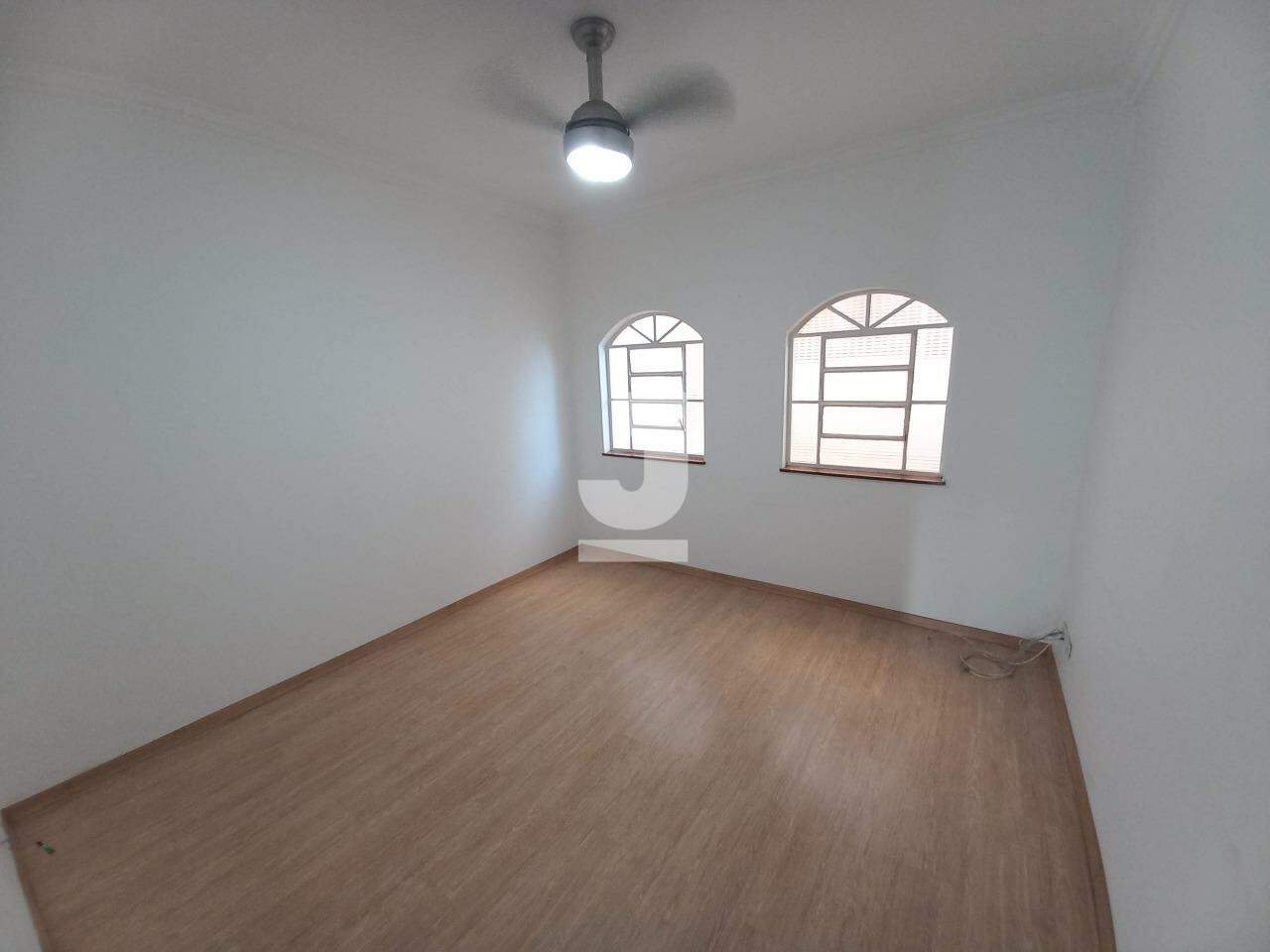 Casa à venda com 2 quartos, 380m² - Foto 8