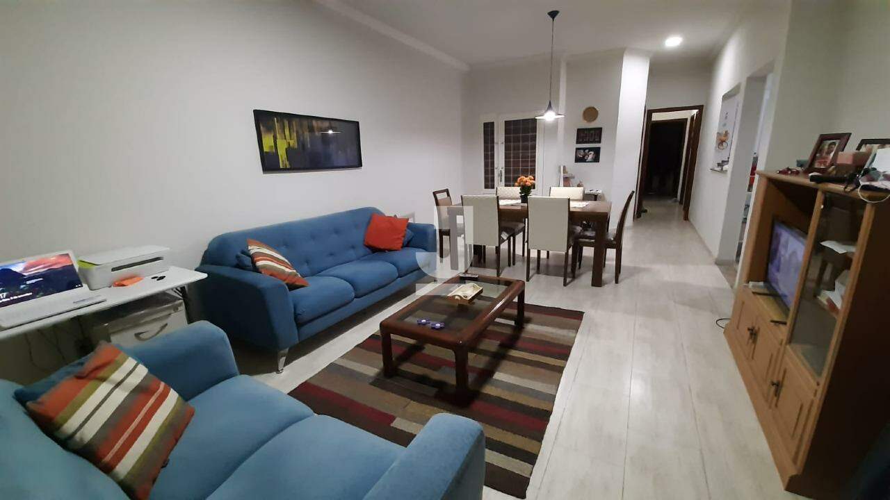 Casa à venda com 3 quartos, 204m² - Foto 1