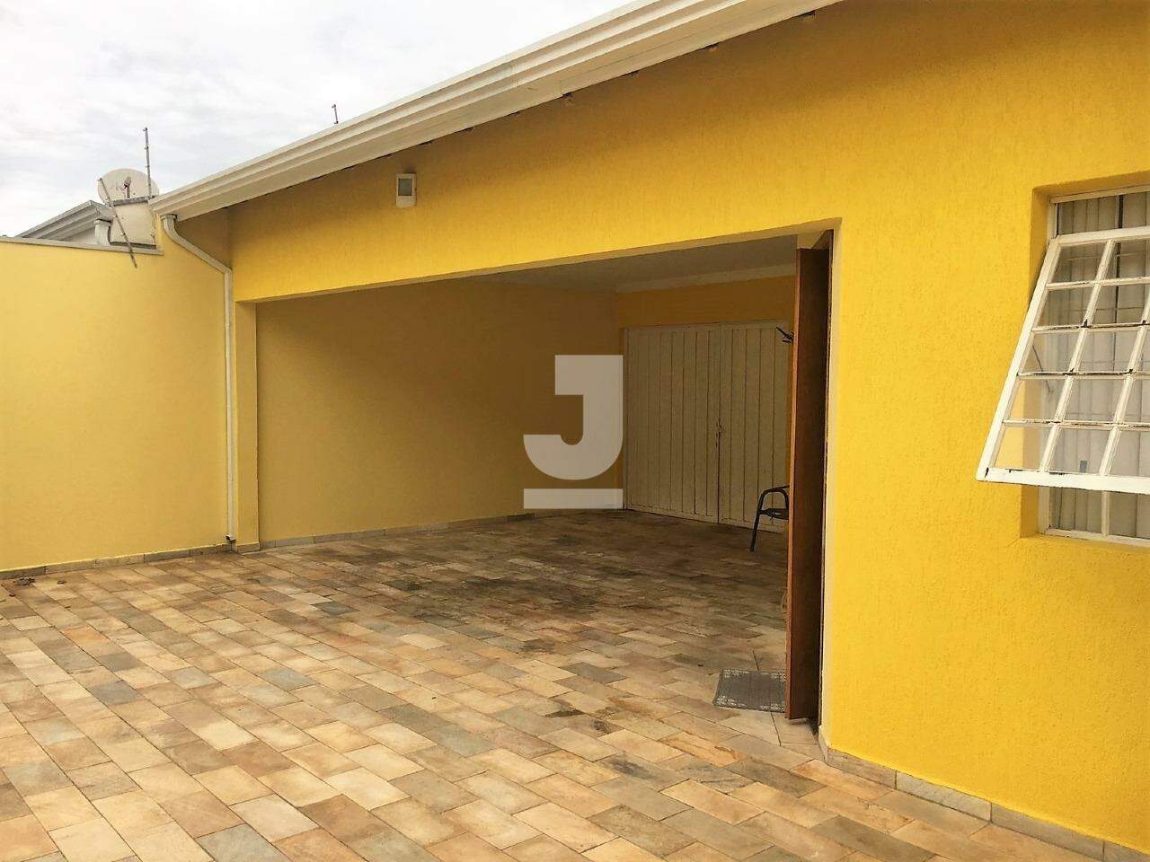 Casa à venda com 2 quartos, 140m² - Foto 1