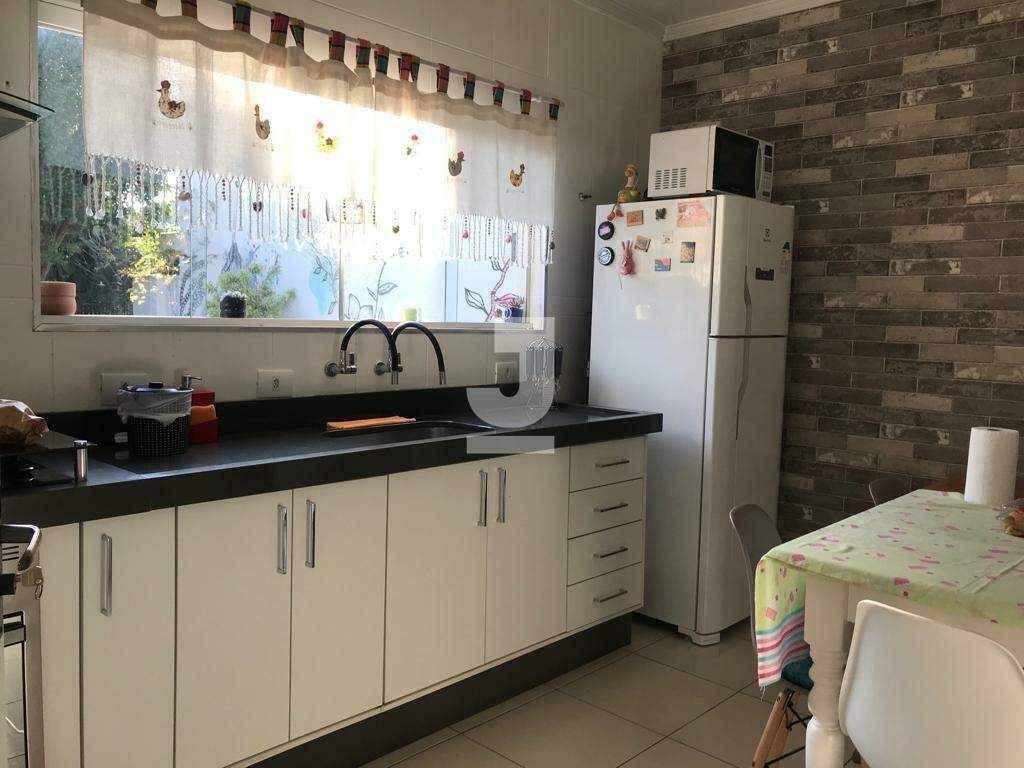 Casa à venda com 3 quartos, 220m² - Foto 5