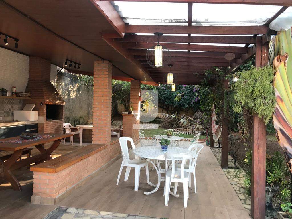 Casa à venda com 3 quartos, 220m² - Foto 17