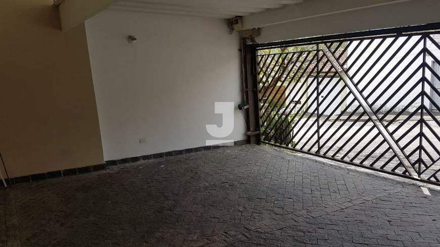 Casa à venda com 3 quartos, 238m² - Foto 2