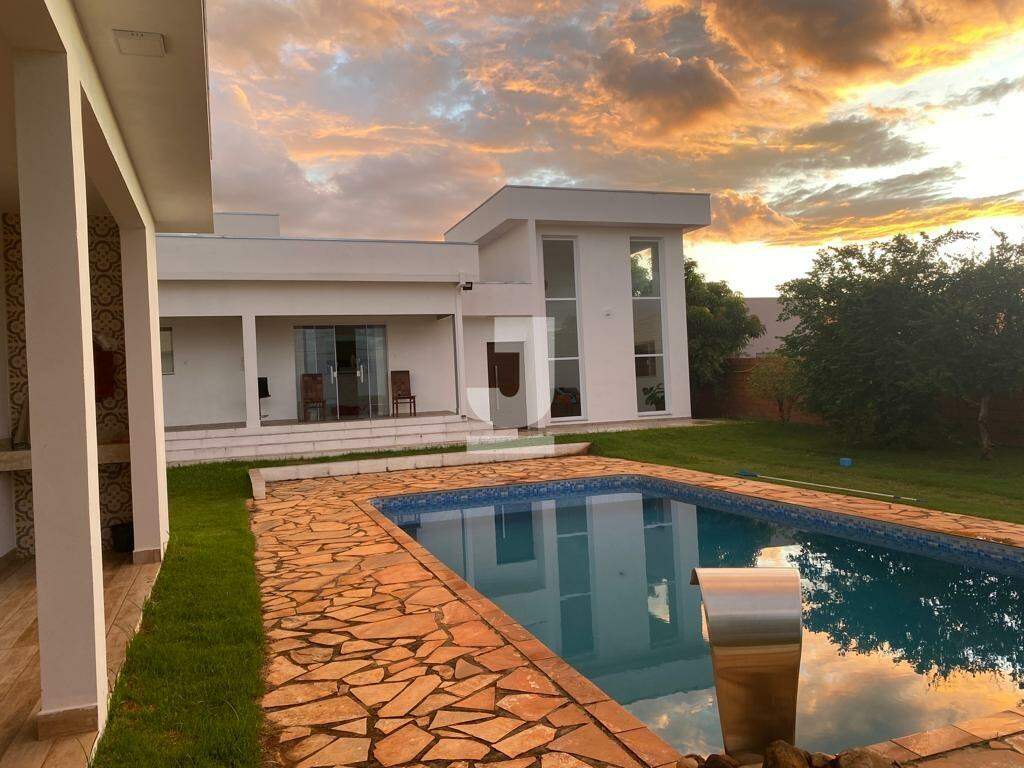 Casa de Condomínio à venda com 3 quartos, 200m² - Foto 1