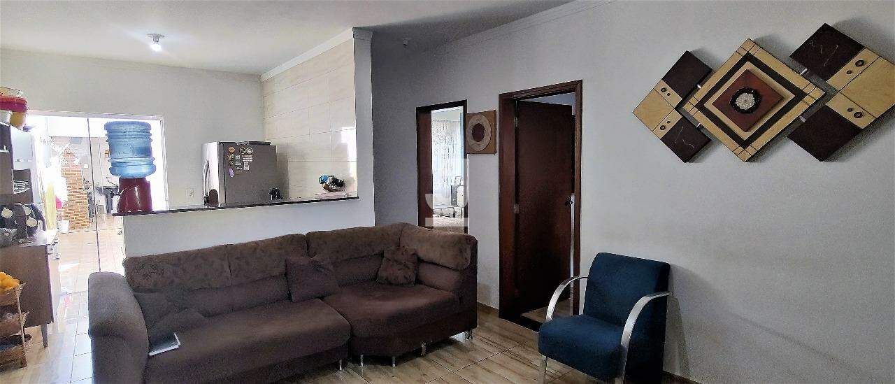 Casa à venda com 3 quartos, 107m² - Foto 1