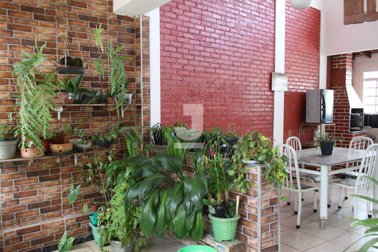 Casa à venda com 5 quartos, 241m² - Foto 6