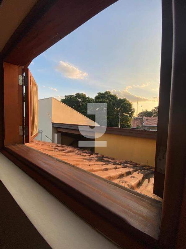 Casa à venda com 3 quartos, 229m² - Foto 4