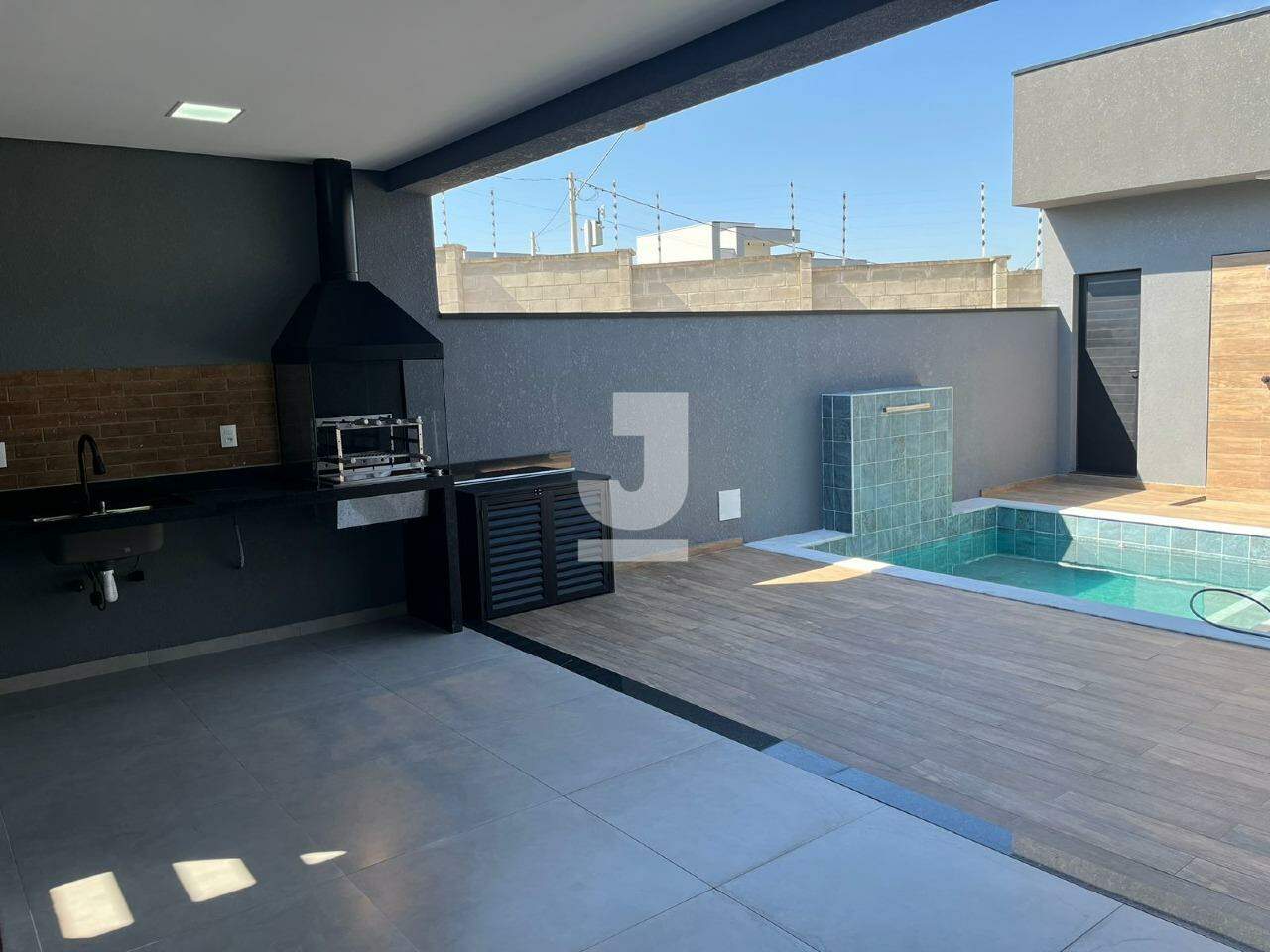 Casa à venda com 3 quartos, 188m² - Foto 1