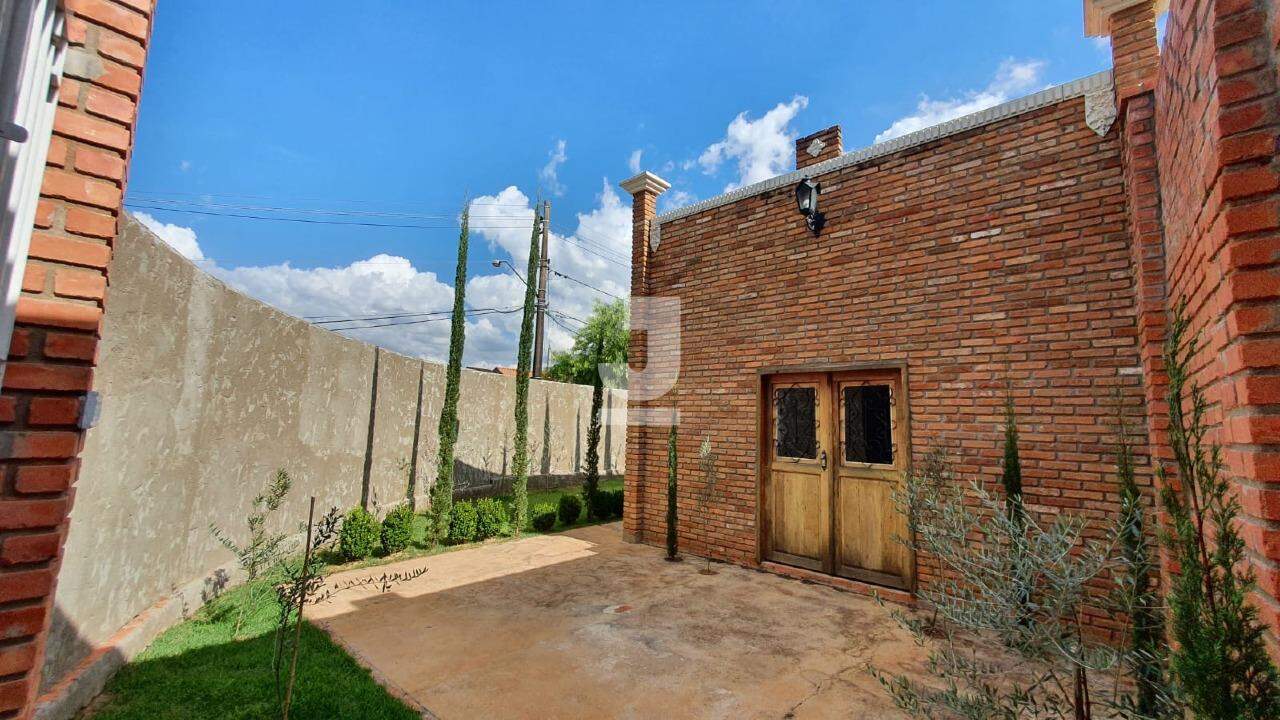 Casa à venda com 2 quartos, 60m² - Foto 3