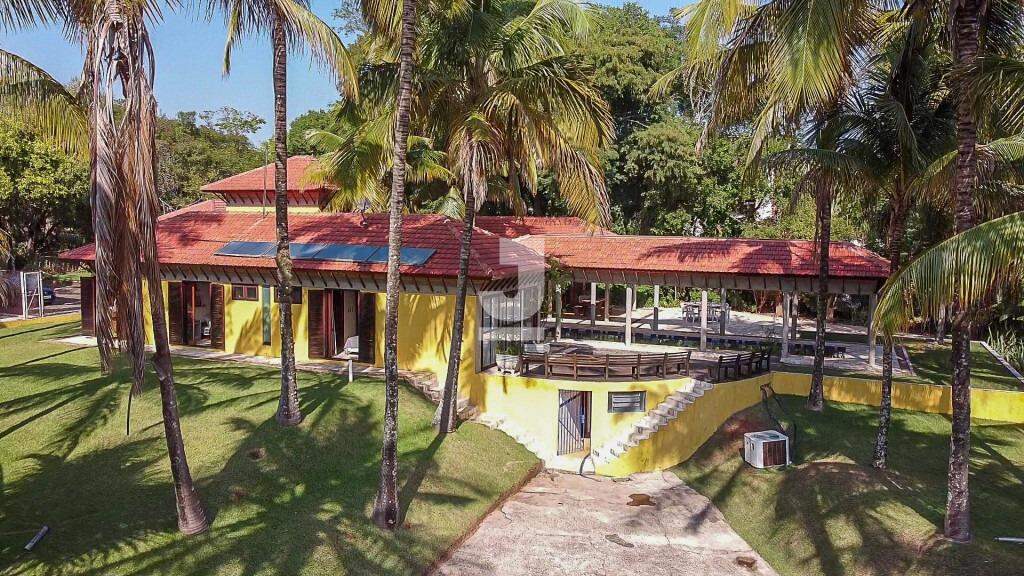 Casa de Condomínio à venda com 4 quartos, 357m² - Foto 2