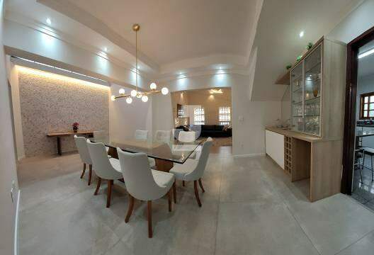 Casa à venda com 4 quartos, 275m² - Foto 4