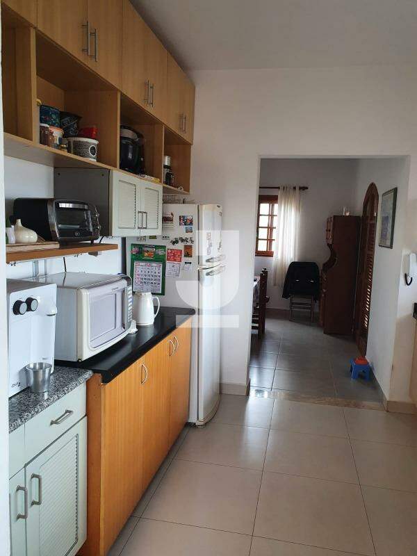 Casa à venda com 4 quartos, 248m² - Foto 18