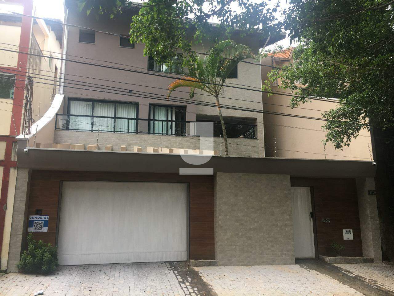 Casa à venda com 3 quartos, 300m² - Foto 1