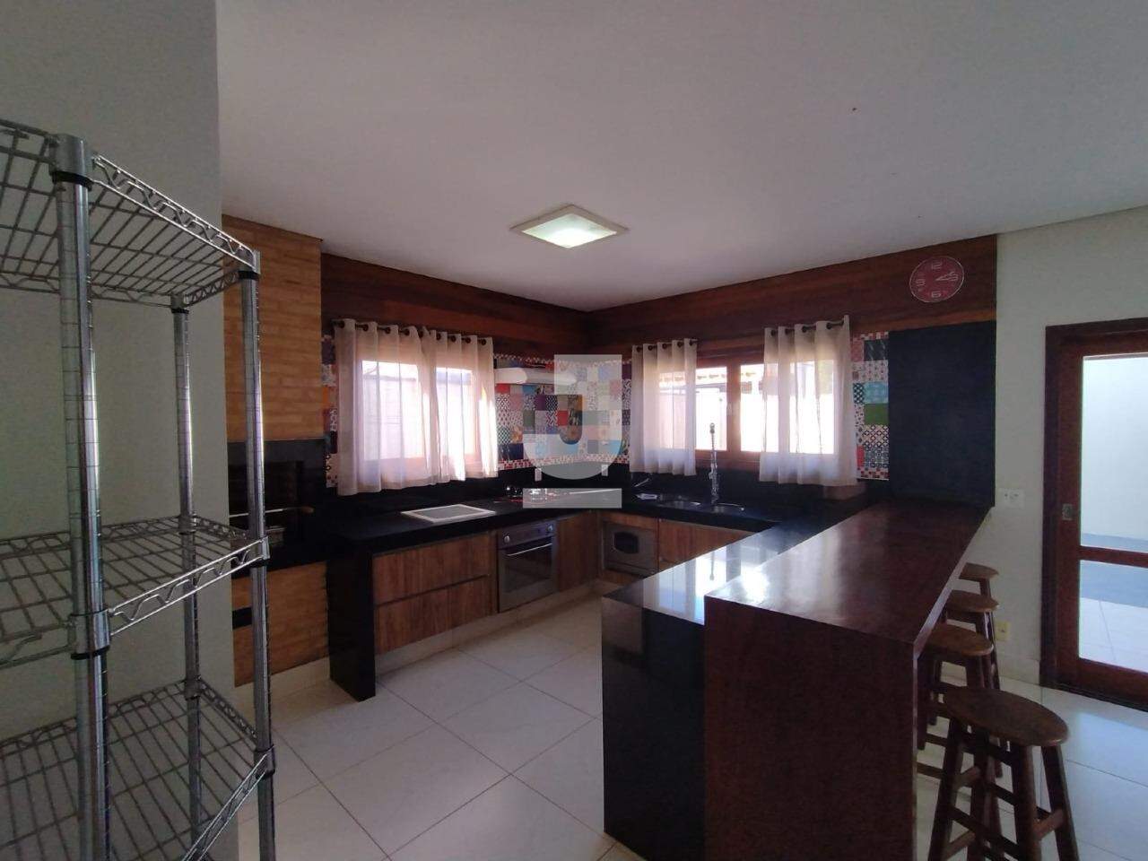 Casa de Condomínio à venda com 3 quartos, 298m² - Foto 3