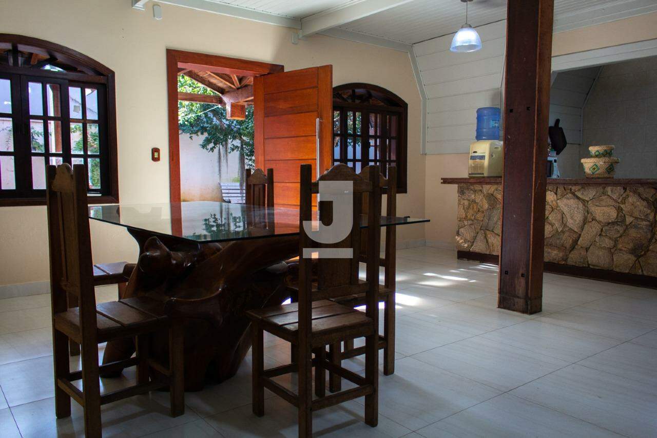 Casa à venda com 3 quartos, 200m² - Foto 3