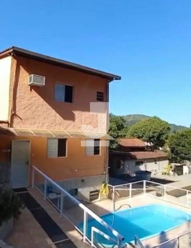 Casa à venda com 9 quartos, 1360m² - Foto 1