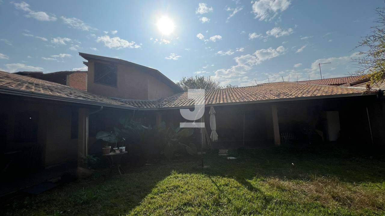 Casa à venda com 3 quartos, 271m² - Foto 9