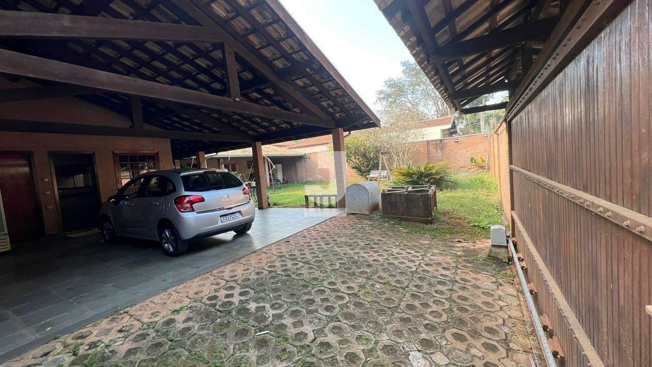 Casa à venda com 3 quartos, 271m² - Foto 3