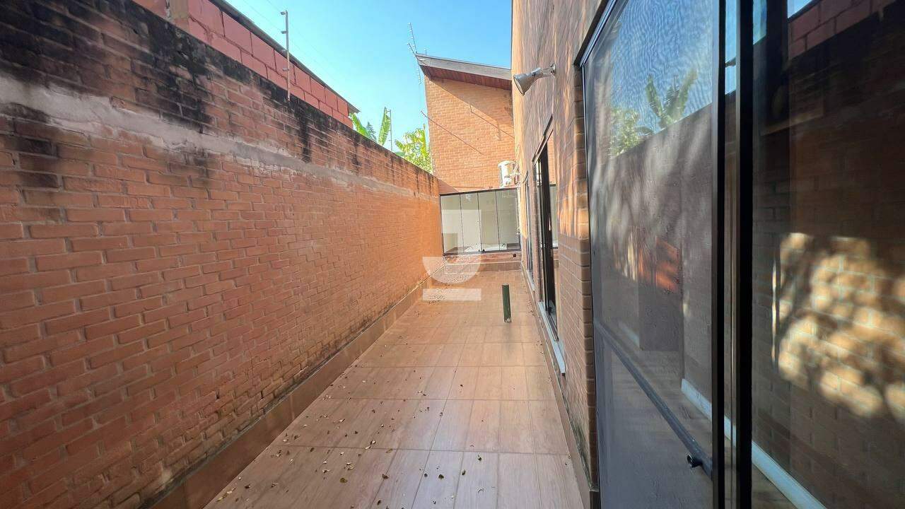 Casa à venda com 3 quartos, 271m² - Foto 17