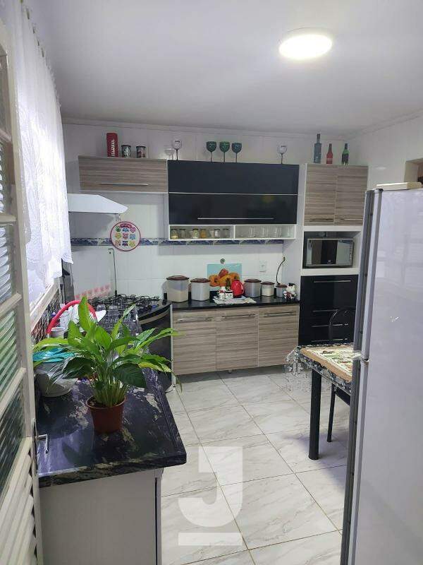 Casa à venda com 3 quartos, 300m² - Foto 1