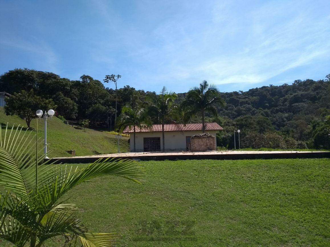 Fazenda à venda com 5 quartos, 200m² - Foto 4