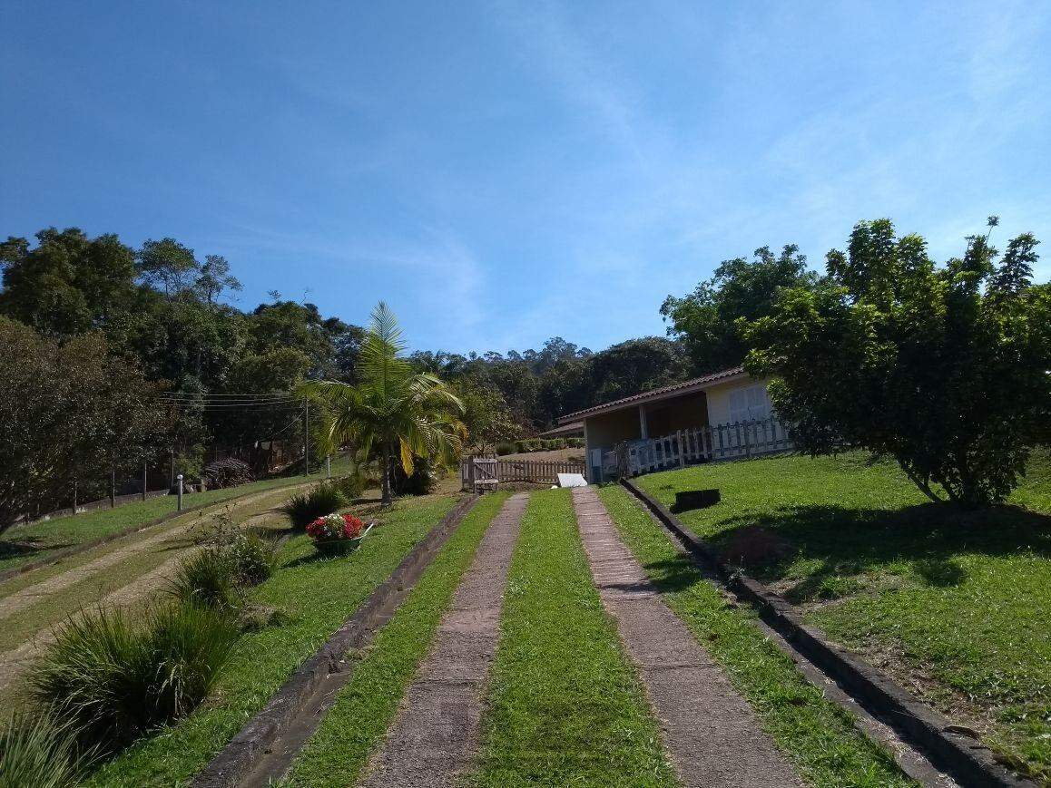 Fazenda à venda com 5 quartos, 200m² - Foto 1