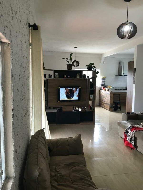 Fazenda à venda com 3 quartos, 250m² - Foto 2