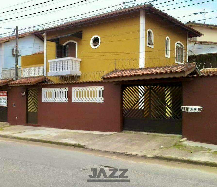 Casa à venda com 3 quartos, 169m² - Foto 1