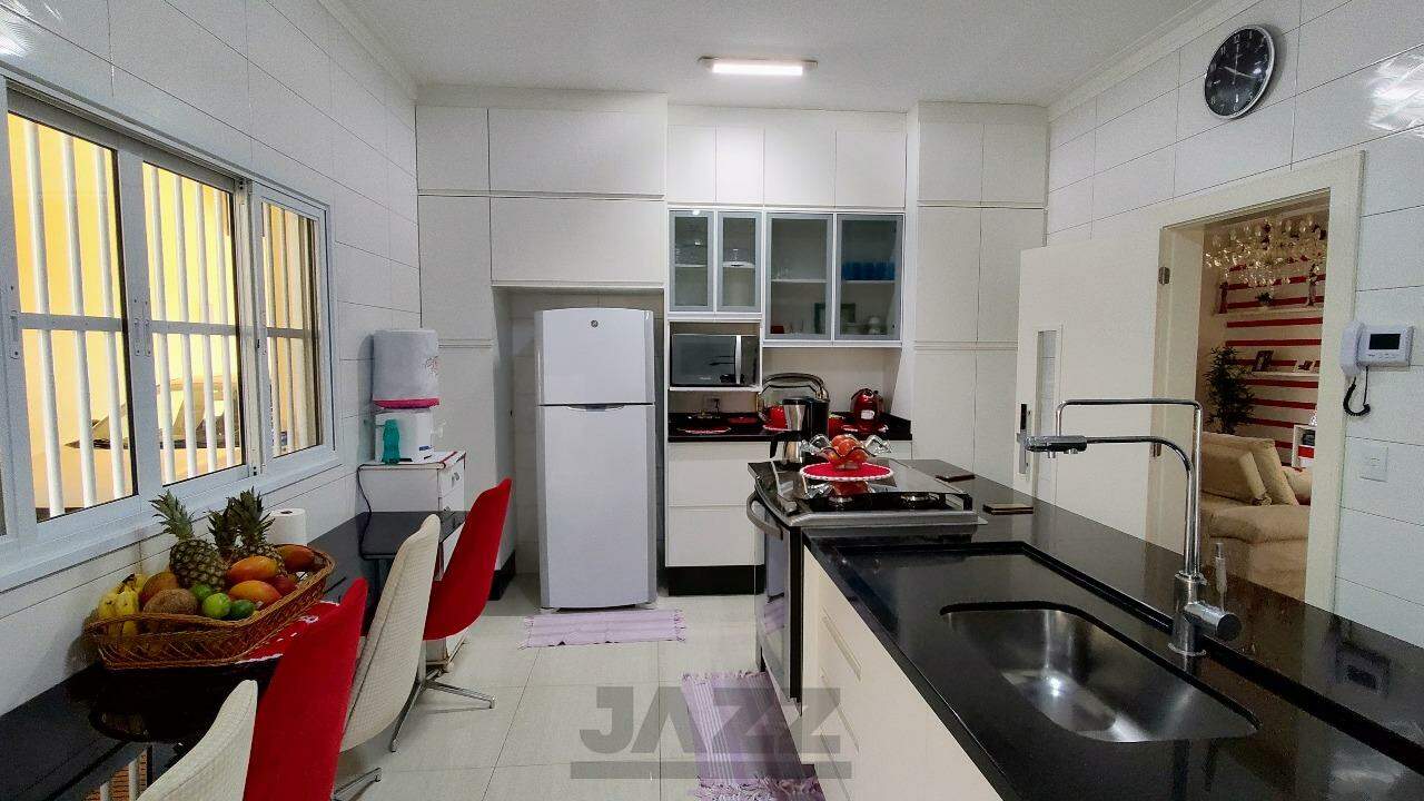 Casa à venda com 3 quartos, 220m² - Foto 12