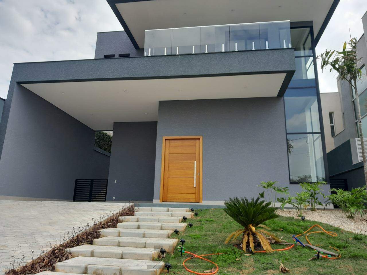 Casa de Condomínio à venda com 4 quartos, 335m² - Foto 1