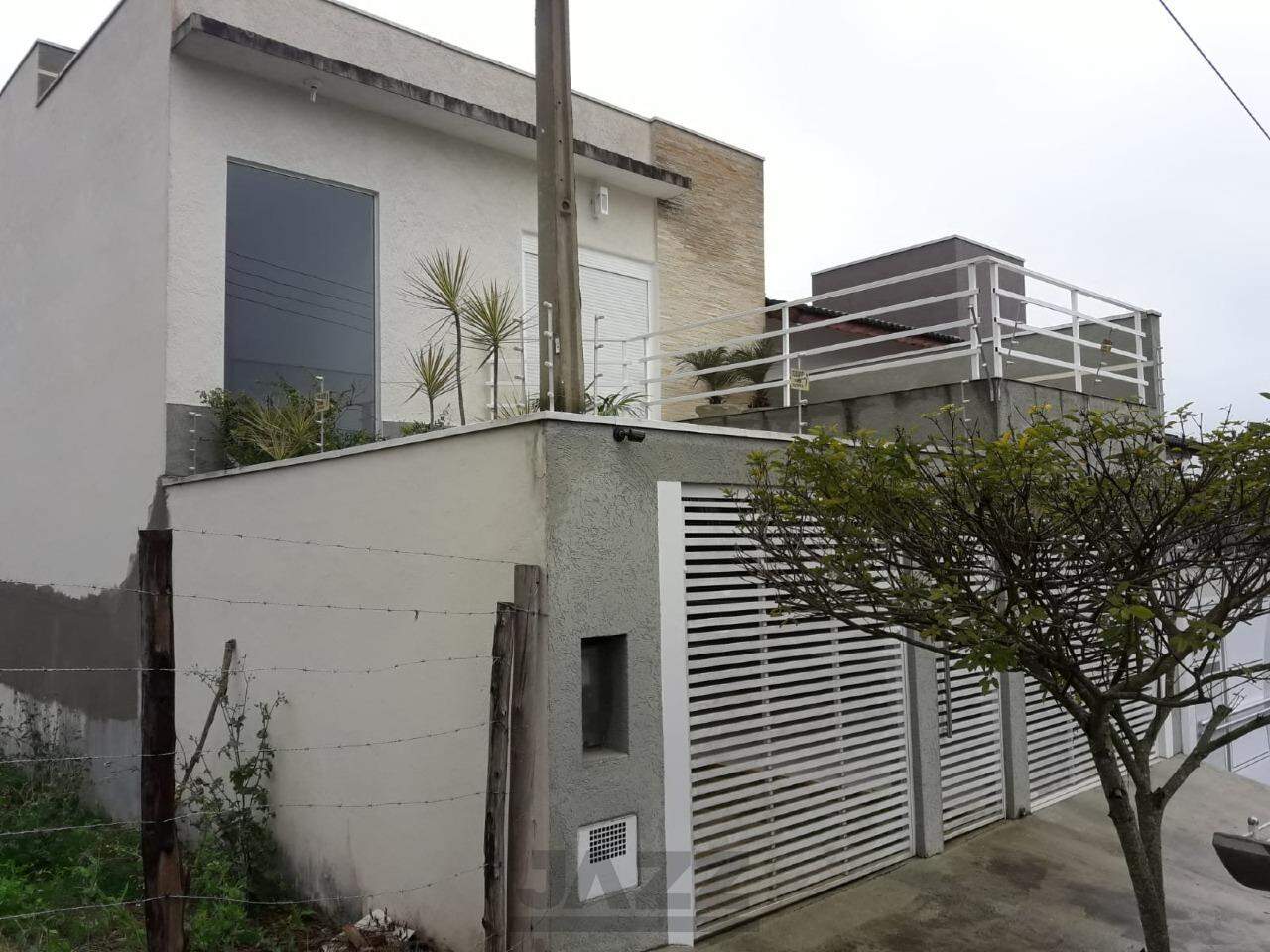 Casa à venda com 3 quartos, 100m² - Foto 1