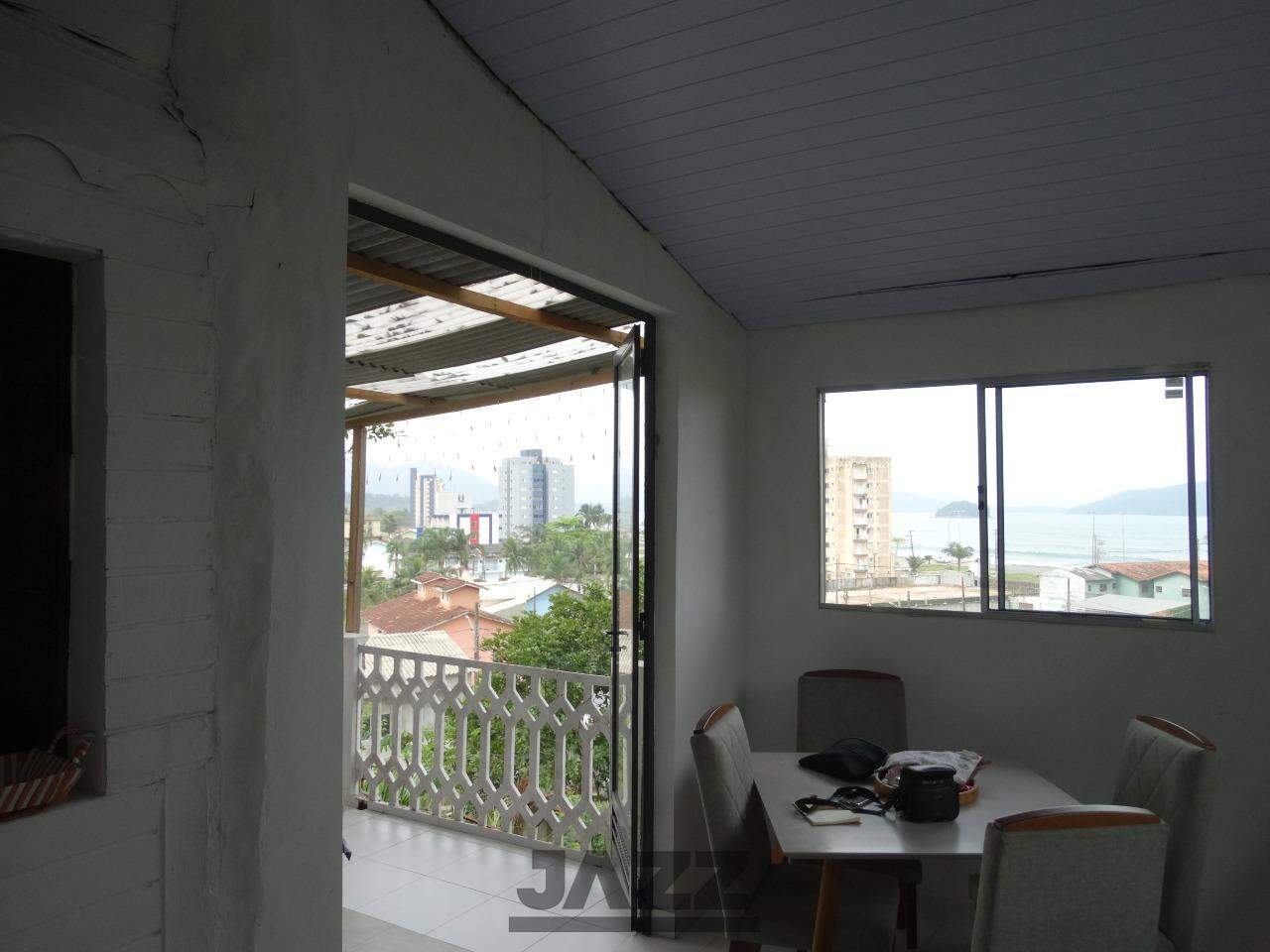 Casa à venda com 2 quartos, 60m² - Foto 47