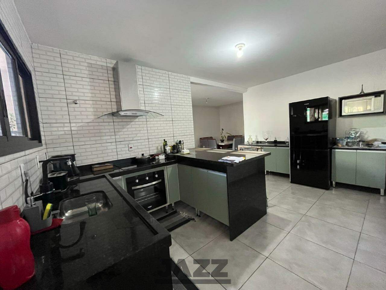 Casa à venda com 2 quartos, 140m² - Foto 13