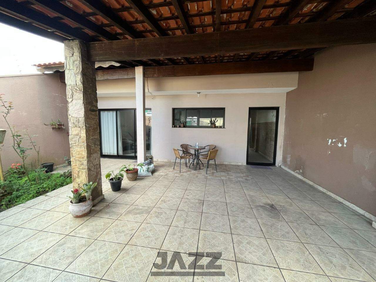 Casa à venda com 2 quartos, 140m² - Foto 1