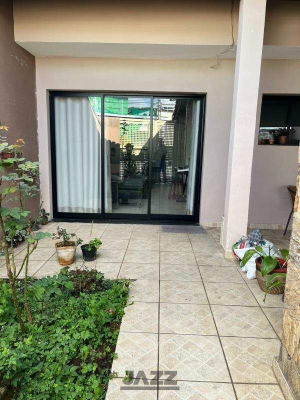 Casa à venda com 2 quartos, 140m² - Foto 2