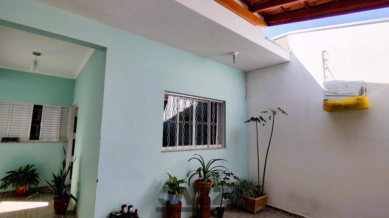 Casa à venda com 2 quartos, 105m² - Foto 2