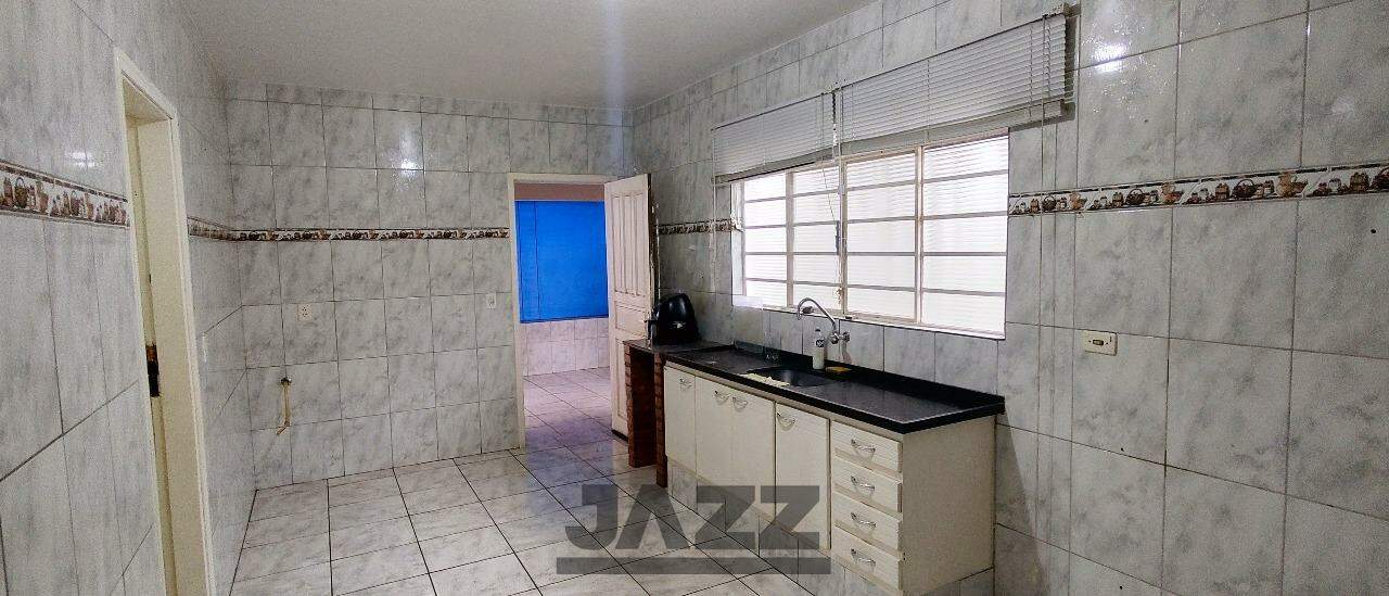 Casa à venda com 3 quartos, 133m² - Foto 1