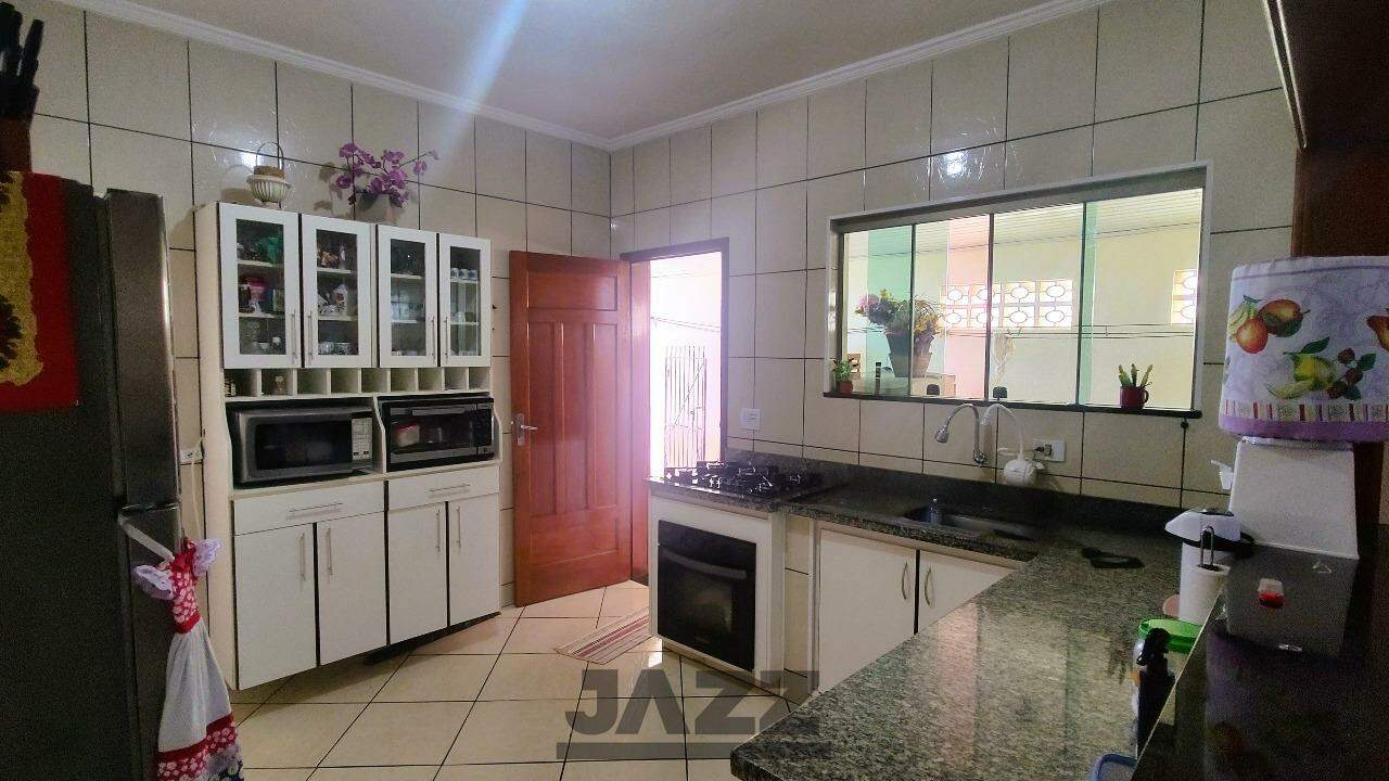 Casa à venda com 3 quartos, 171m² - Foto 1