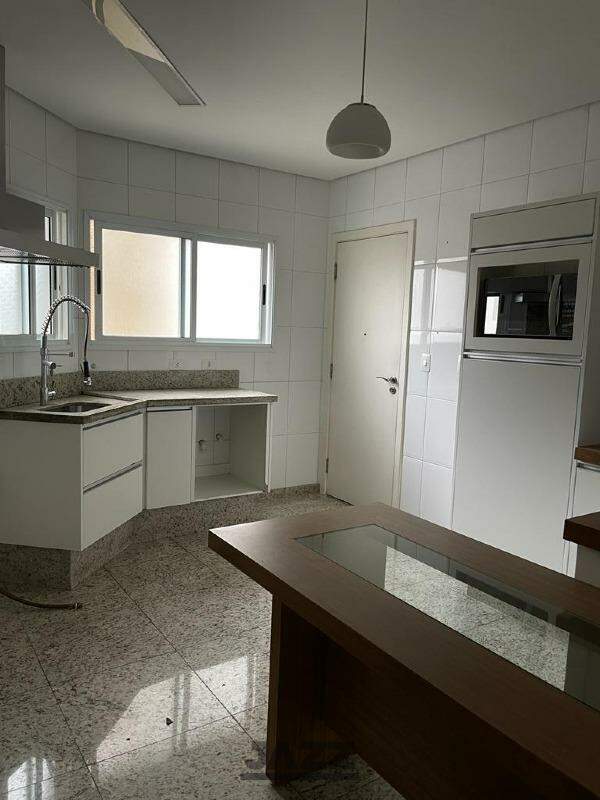 Apartamento à venda com 3 quartos, 174m² - Foto 11