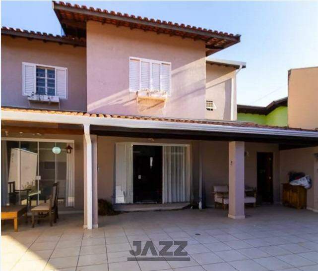 Casa à venda com 3 quartos, 140m² - Foto 1