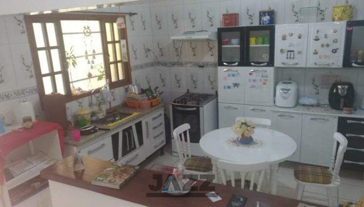 Casa à venda com 2 quartos, 180m² - Foto 8