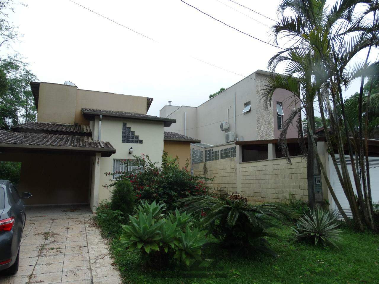 Casa de Condomínio à venda com 5 quartos, 160m² - Foto 1