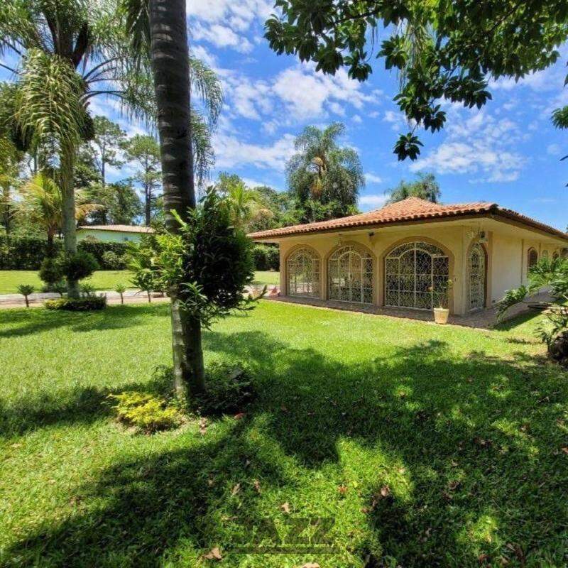 Fazenda à venda com 8 quartos, 750m² - Foto 1