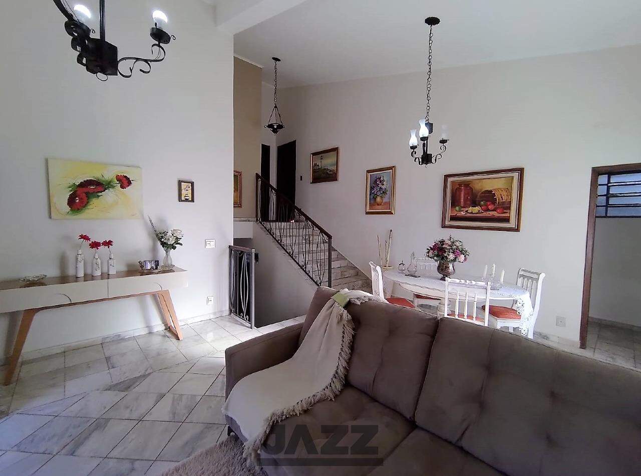 Casa à venda com 3 quartos, 211m² - Foto 5